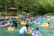 산 좋고 물 좋으니 관광객 북적북적