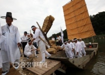 괴산군 목도강수욕장에 소금배 뜬다