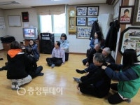 세종경찰서 금남파출소·금호중 학생, 경로당 봉사활동