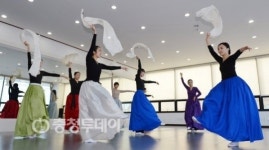 우리춤 매력에 빠졌어요