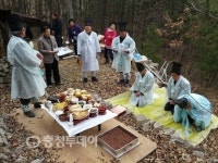 마을의 안녕과 무병장수 비나이다