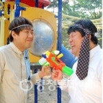 극단새벽 22일까지 아빠들의 소꿉놀이