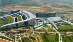 충남도청, 내포신도시 이전 반년만에 녹색물결 장관