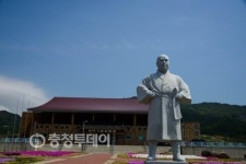 바다위 금빛다리… 몽돌의 속삭임… 그 섬에 빠져들겠네