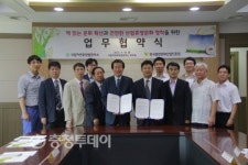 숲속에서 독서 즐기세요