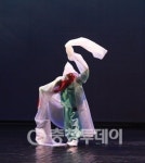 사제간 펼치는 전통춤의 진수
