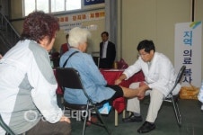 충북대병원·충북농협 제천 금성면서 의료봉사