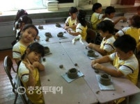 영동 폐교 활용 도자기 체험장 인기