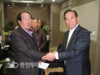 청주 서남신협 지역 경로당 4곳에 사랑의 성금 전달