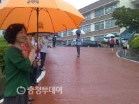 등굣길이 즐거워요… 홍성여중 학생 마중 날 운영