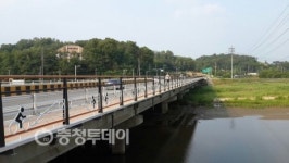 증평군 보강천 자전거도로 연결데크 개통