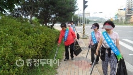 걷기 운동하며 거리 청소까지 1석2조