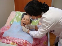 “어르신 아~ 해보세요”