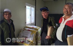 옥천군 이원면주민자치위원회 경로당에 쌀 전달