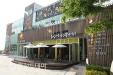 아산 은행나무길 문화예술공작소 완공
