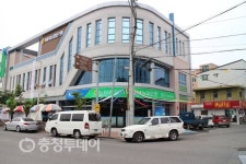 NH농협 영동군지부 주차난 … 주민편의 외면
