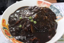 정성 가득 수타면 어릴적 ‘추억의 맛’