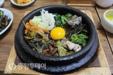 제철나물만 16가지… 건강한 돌솥밥 ‘전국적 명성’