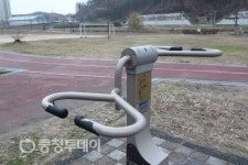 수억들인 혈세쏟은 하천 야외운동기구 결국 애물단지 신세