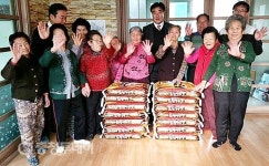청주 내수농협 102개 경로당에 사랑의 쌀 전달