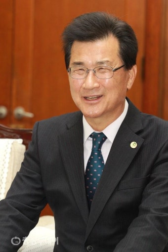 이시종 충북도지사 “올해 청년지원·4% 경제 달성… 영충호〈영남·충청·호남〉리더로 힘찬 날갯짓”