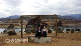 도담삼봉 ‘액자포토존’ 데이트명소로 재조명