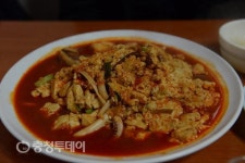 포슬포슬 고소한 두부·매콤한 양념 ‘찰떡궁합’