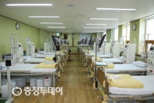 따스한 손길로 환자 돌보는 ‘행복 보금자리’