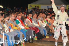 “2판4판 춤판 흥 넘치는 축제판 펼쳐요”