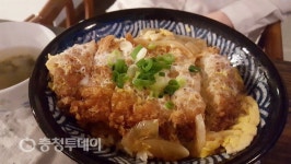 포근한 식당분위기… 풍미 가득 돈까스