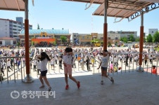 인터넷 대신 신나는 댄스 즐겨요