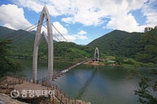 “연하협구름다리서 산막이옛길 절경 만끽하세요”