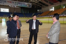 박동철 금산군수, 종합체육관 현장행정
