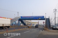 매듭 못지은 ‘청주 월곡초등학교 육교 이전문제’