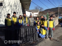 군산 추부면지역사회보장협·군북면사무소 연탄 배달
