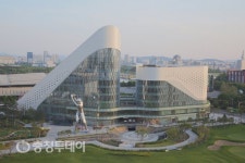 골프존 조이마루 개장 2주년… ‘문화 휴식처’ 자리매김