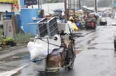폐지값 상승에 ‘기업형 수거꾼’ 등장