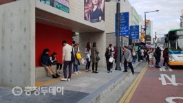 천안시 민간참여 유개승강장…1호 ㈜아라리오서 설치 완료