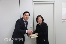 중기중앙회, 대전가정위탁지원센터에 온누리상품권 전달