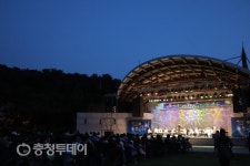 멀리갈 필요 있나요? 한여름밤 ‘도심’ 피서…아산 신정호 별빛축제 개막