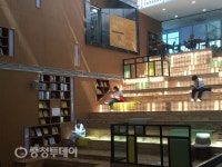 천안시 청수도서관 ‘컬러 북큐레이션’ 운영