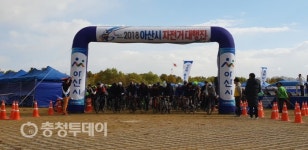 ‘가을 절정’ 아산 곡교천, 은륜 물결 넘쳤다