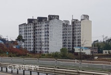 스산한 서산…흉물 아파트에 시민 ‘눈살’