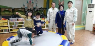 ㈜청주석회, 가덕어린이집에 체육놀이기구 기증