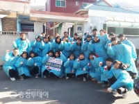 연탄 나르고 떡 돌리고…마음은 어른인 단양 중학생들