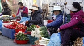 [르포] 장날 맞은 고령 상인들…초미세먼지에 온종일 직격탄