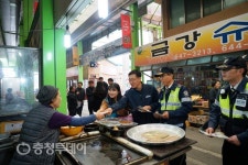 코레일 충북본부, 제천역 광장·역전시장서 철도 교통안전 캠페인