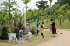 충북 축제장·유원지 북적…세종대왕과 초정약수축제 7만 5천명 찾아