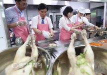 대전 재활보조기기 전문기업 강한손, 삼계탕 나눔봉사