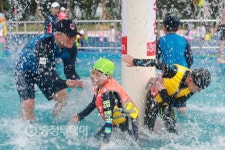 아산시, 새단장한 신정호 물놀이장 개장